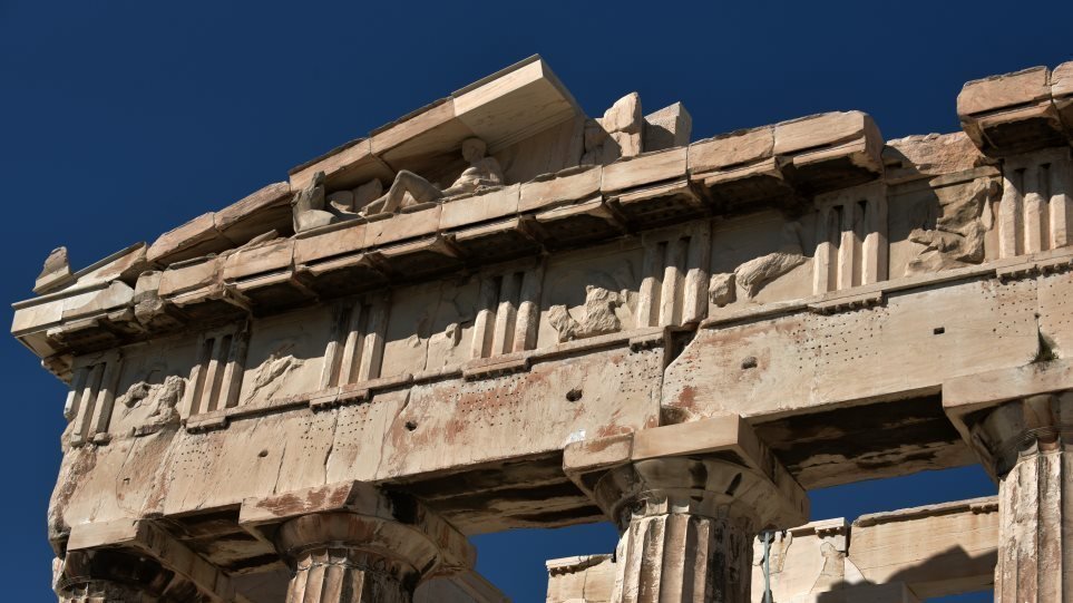 Στην Ελλάδα επιστρέφουν τρία θραύσματα του Παρθενώνα