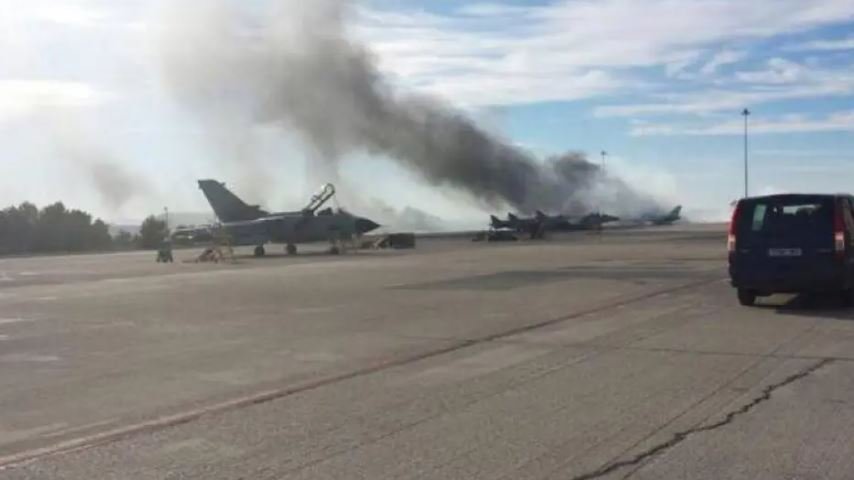 Φωτιά στο αεροδρόμιο Αράξου - Ανησυχία για αποθήκη πυρομαχικών