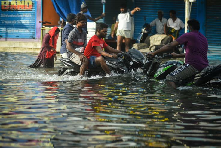 30 άνθρωποι σκοτώθηκαν ή αγνοούνται μετά από πλημμύρες στη Ινδία