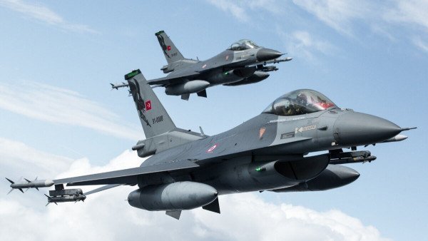 Τουρκικά F-16 έκαναν υπερπτήσεις πάνω από ελληνικά νησιά