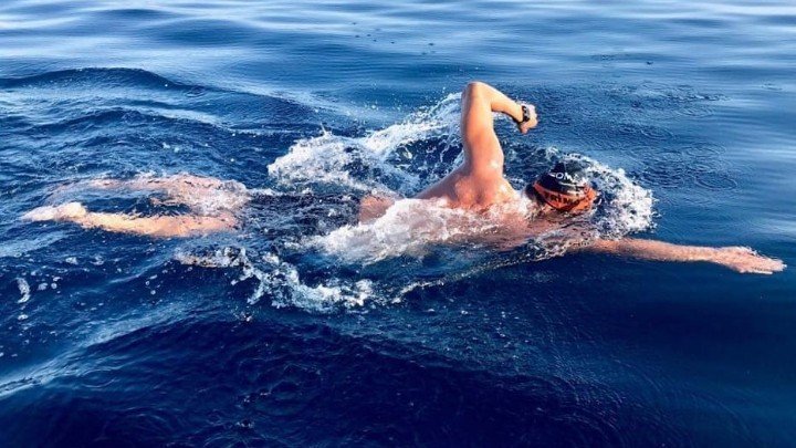 Άντρας κολύμπησε από τη Ρόδο στο Καστελόριζο σε 64 ώρες