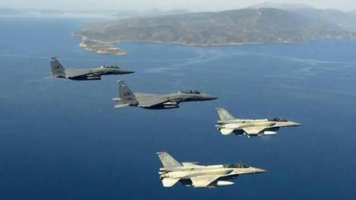 Τουρκικές προκλήσεις: 45 παραβιάσεις από 4 αεροσκάφη στο Αιγαίο