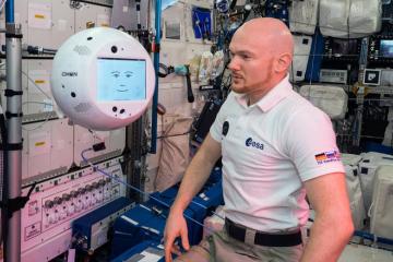 Η συνομιλία αστροναύτη με ρομπότ στο διάστημα