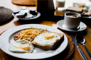Το καθημερινό πρωινό δεν βοηθά στην απώλεια κιλών