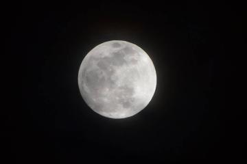 «Σούπερ χιονισμένη σελήνη»: Σήμερα το εντυπωσιακό φαινόμενο