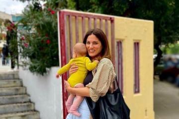 Μαίρη Συνατσάκη: «Το παιδί μου είναι βιολογικά κορίτσι» (Βίντεο)