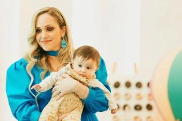 Μαρία Θεοδότου: Η γλυκιά φωτογραφία με τον γιο της στο αεροπλάνο βλέποντας τη θέα