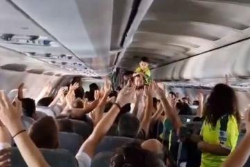 "Πάτησε" Βελιγράδι, "AEK-AEK" στο αεροπλάνο!  (βίντεο/φώτος)