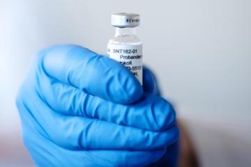 Αρχίζει η διανομή εμβολίων Covid στα βρετανικά νοσοκομεία