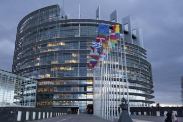 Στο Ευρωκοινοβούλιο οδηγία για υιοθέτηση κατώτατου μισθού