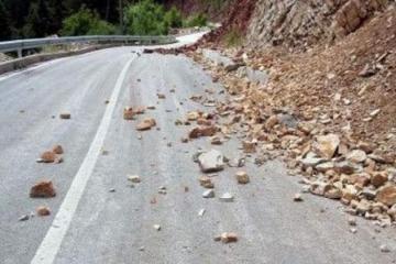 Προσοχή: Κατολισθήσεις βράχων στο οδικό δίκτυο