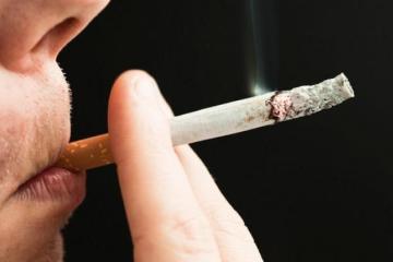 Τραγελαφικό Περιστατικό - Συζητούσαν στην Βουλή το νομοσχέδιο για το κάπνισμα και απέναντι... κάπνιζαν