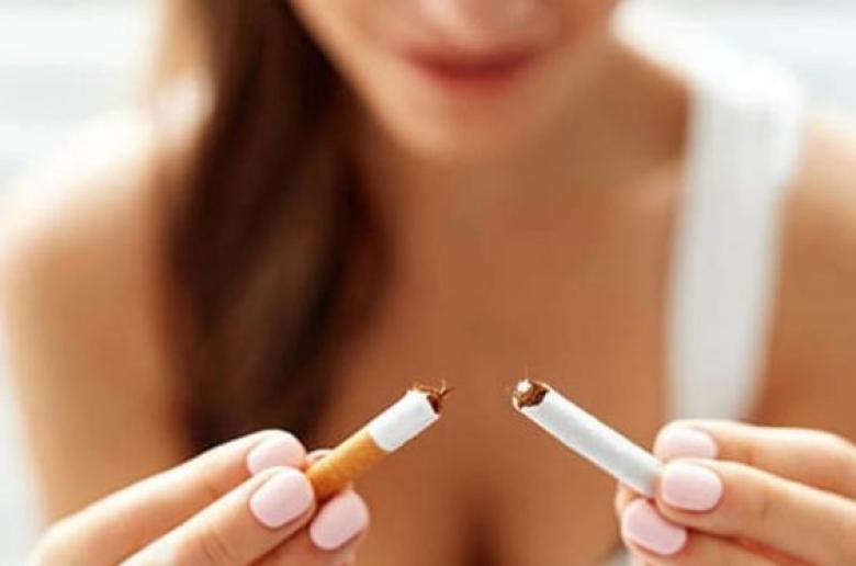 ο καπνός βοηθά στην απώλεια βάρους)
