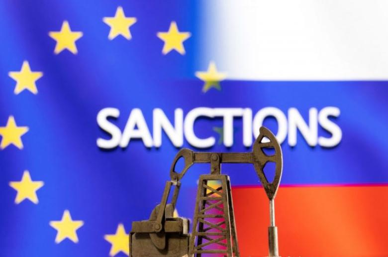 Κομισιόν: «Προχωρούμε» στην επιβολή πλαφόν στο ρωσικό πετρέλαιο