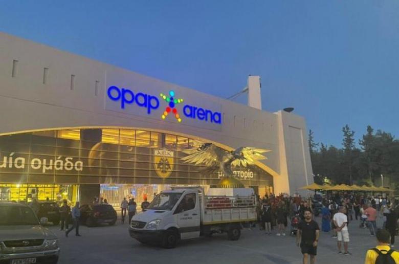 Δεν κρατιούνται: «Χαμός» από τον κόσμο της ΑΕΚ έξω από την OPAP Arena!