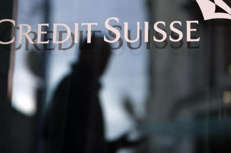 Κρίσιμες ώρες για την Credit Suisse - Θέλουν «γάμο» με UBS