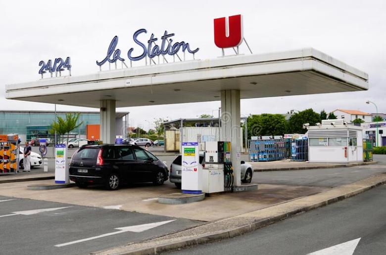 Γαλλία: 10% των πρατηρίων βενζίνης δεν μπορούν να εφοδιαστούν