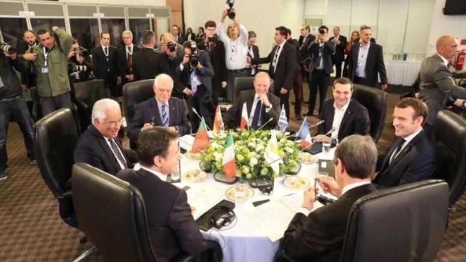 Το τραπέζι της Συνόδου Κορυφής 